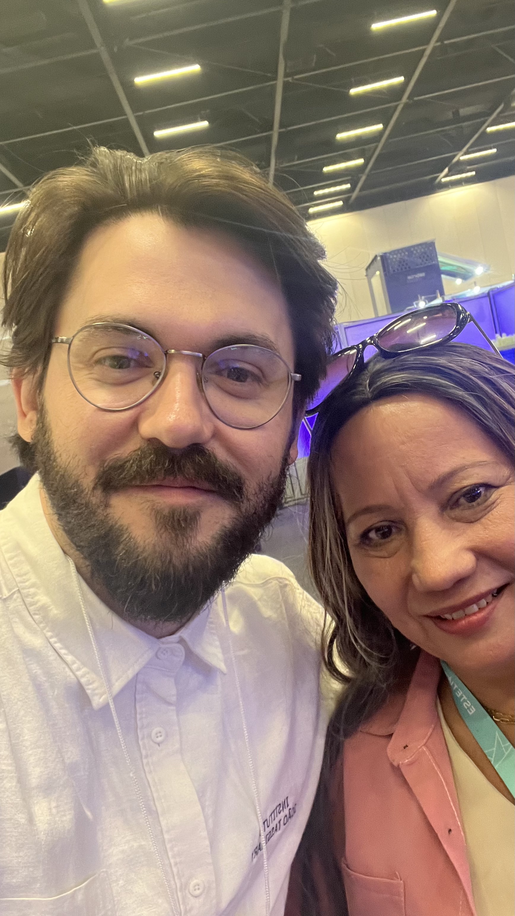 Magnólia com professor do Instituto João Tassinary no Estetika